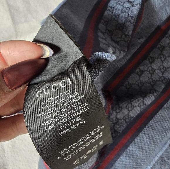 Authentic Gucci Men's Scarf in Navy and Crimson - Picture 9 of 13